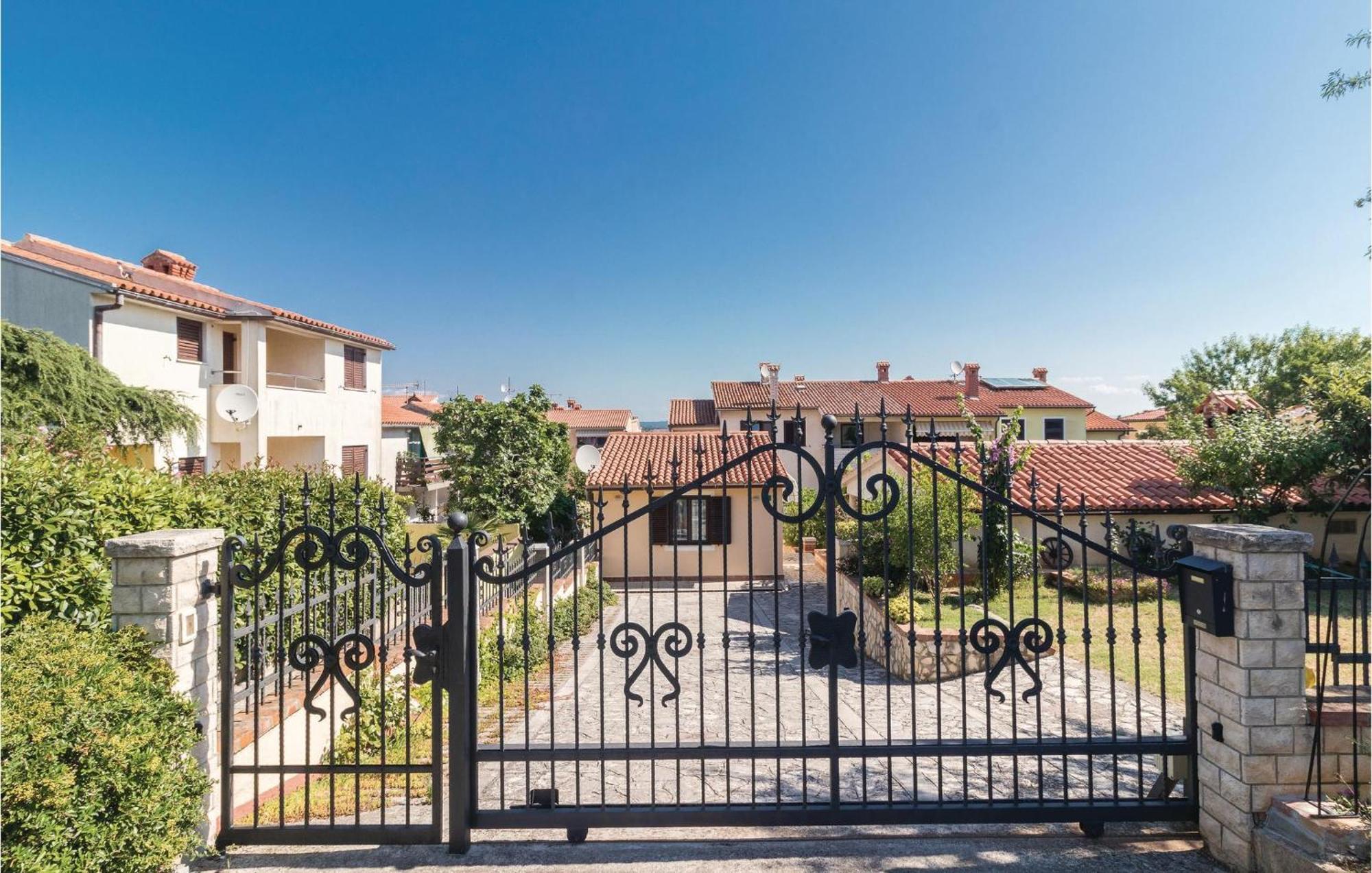 2 Bedroom Amazing Home In Pula Holiday home Pula