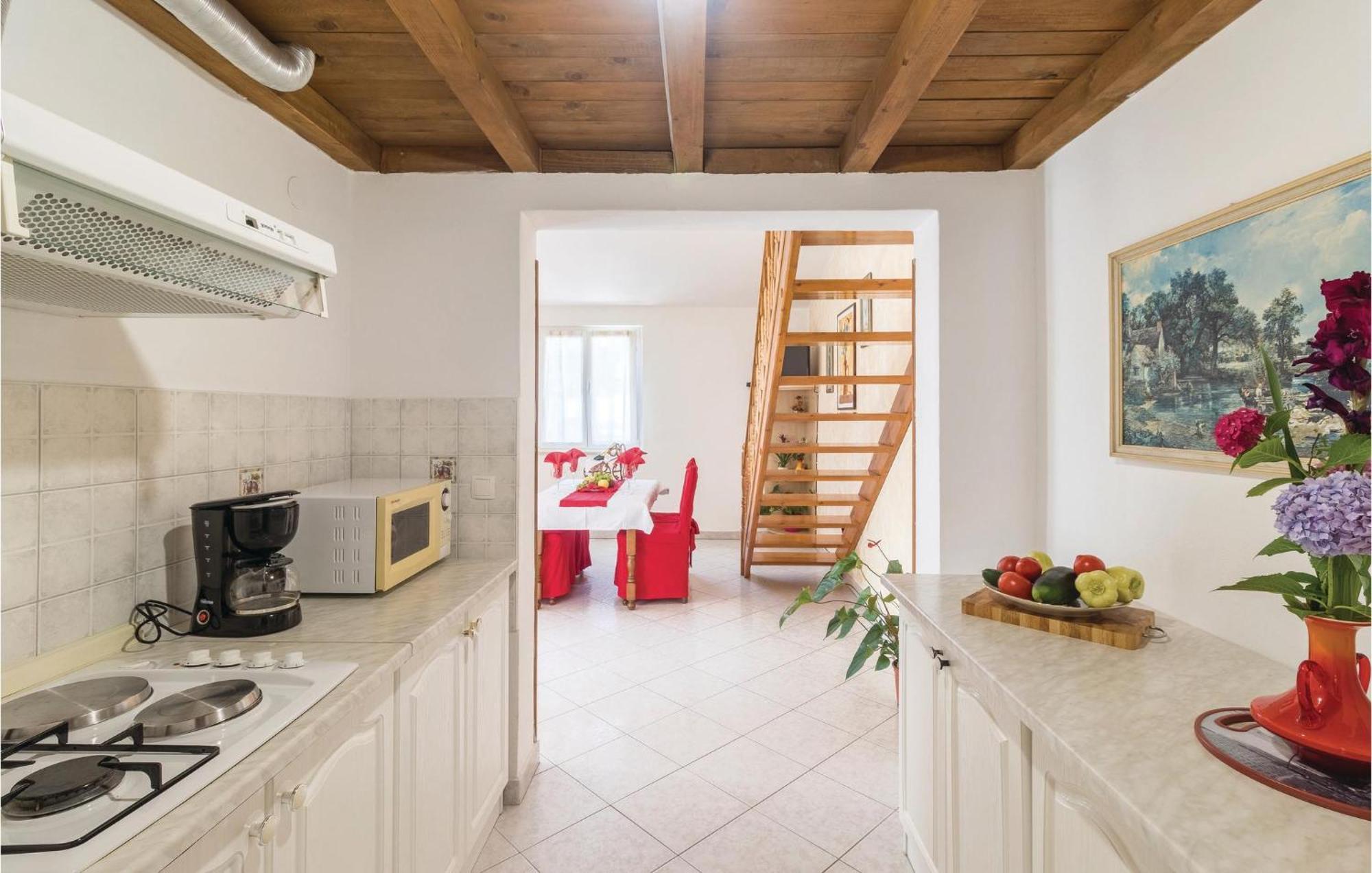 2 Bedroom Amazing Home In Pula Pula