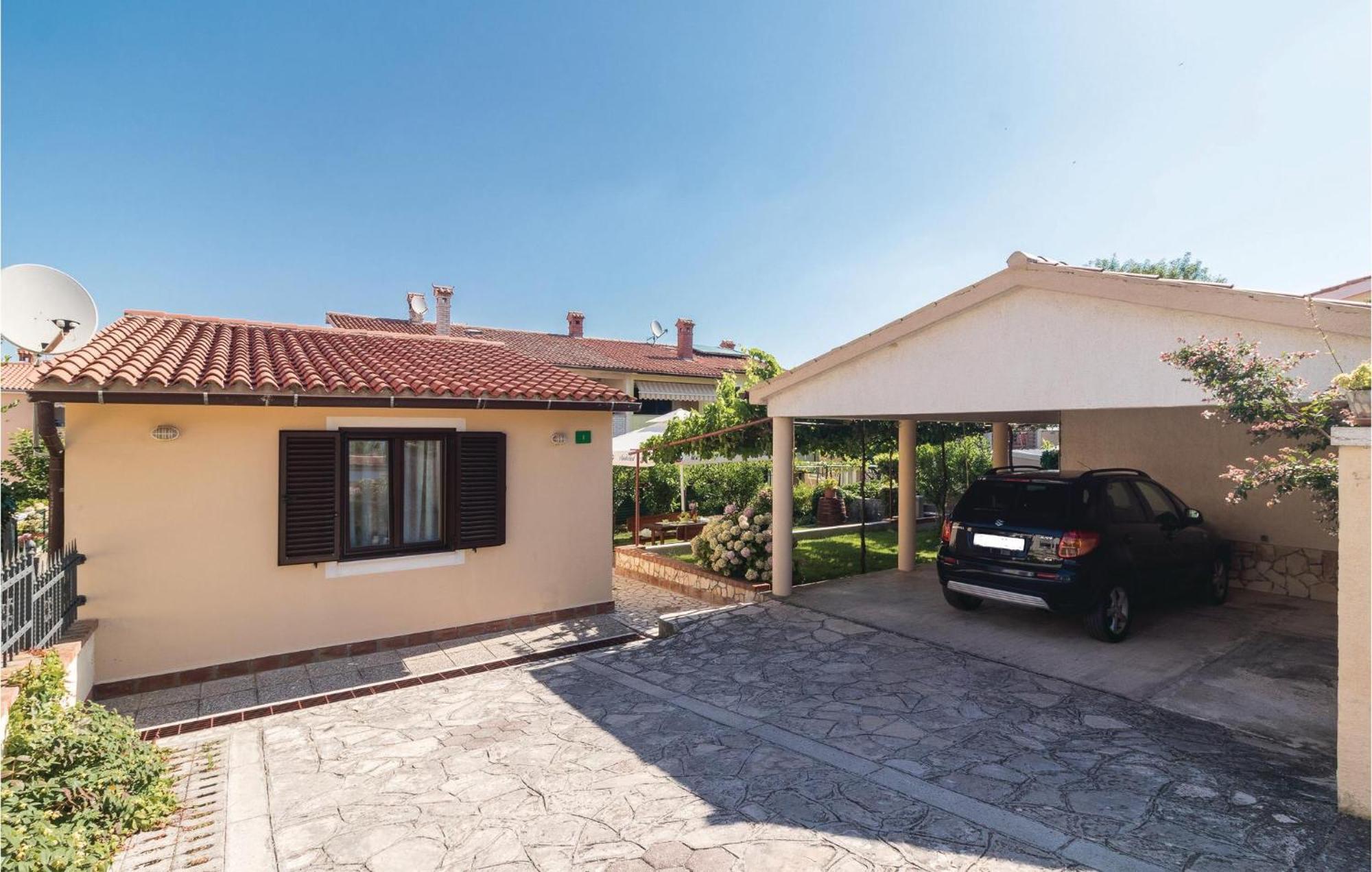 2 Bedroom Amazing Home In Pula Holiday home *