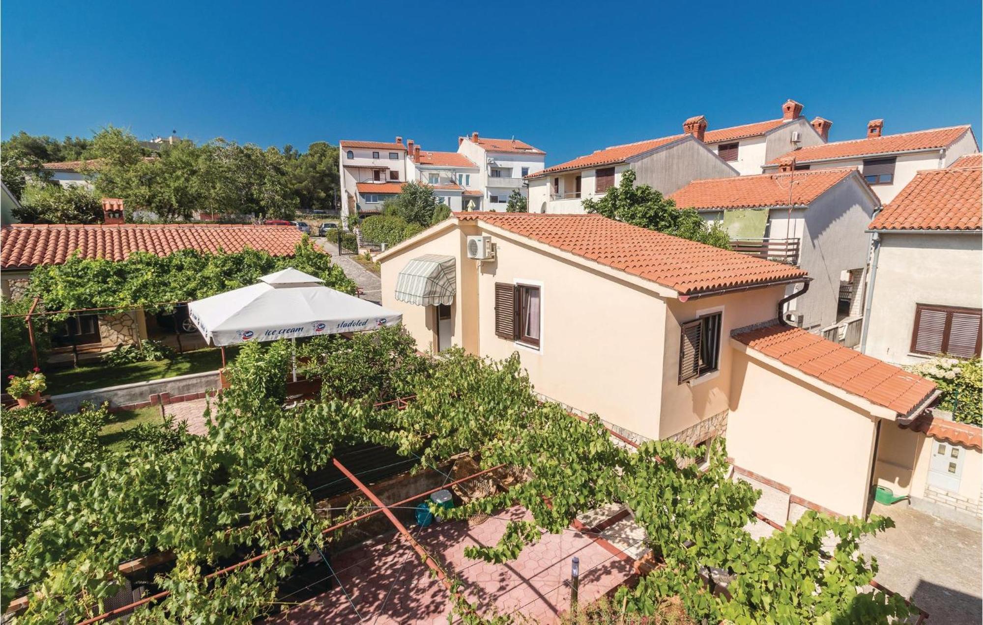 2 Bedroom Amazing Home In Pula *